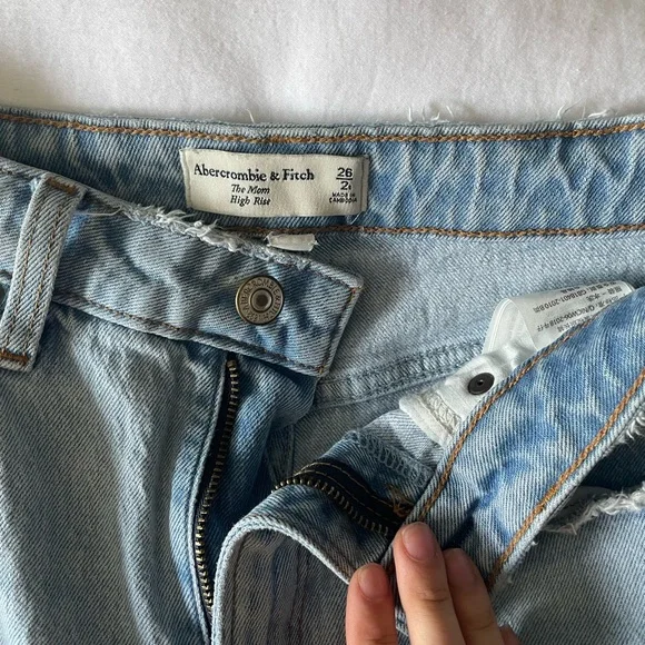 NWOT Abercrombie & Fitch High waisted Mom jeans - Picture 2 of 4